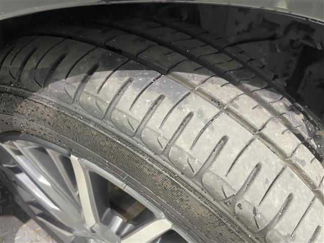 シャトル ハイブリッドZ ホンダセンシング 禁煙車 ホンダセンシング 純正8インチナビ バックカメラ クルーズコントロール 純正フロアマット 前席シートヒーター LEDヘッドライト オートライト 革巻きステアリング ETC 純正アルミホイール(40枚目)