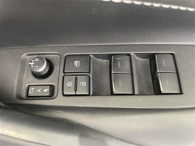 気になる車はすぐにお問い合わせください！画面右側の００６６から始まる無料ダイヤルからお問い合わせ下さい！専門スタッフがお車のご質問にお答えいたします！