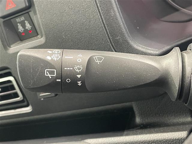 アトレー ＲＳ　禁煙車　６．８インチディスプレイオーディオ　両側パワースライドドア　４ＷＤ　前後コーナーセンサー　スマートアシスト　バックカメラ　ＬＥＤオートライト　ＥＴＣ　純正フロアマット　オートマチックハイビーム（9枚目）