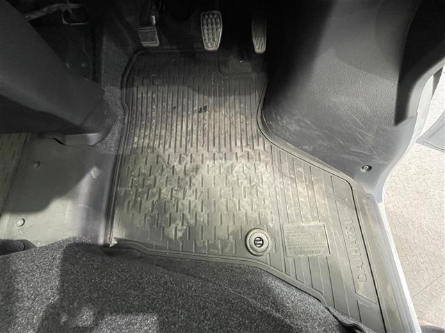 アトレー ＲＳ　禁煙車　６．８インチディスプレイオーディオ　両側パワースライドドア　４ＷＤ　前後コーナーセンサー　スマートアシスト　バックカメラ　ＬＥＤオートライト　ＥＴＣ　純正フロアマット　オートマチックハイビーム（22枚目）