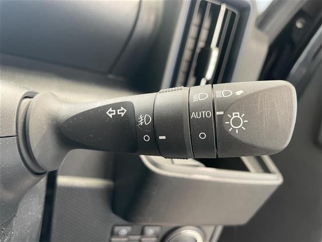 タント カスタムＲＳ　禁煙車　社外ナビ　Ｂカメラ　ハーフレザーシート　両側パワスラ　スマアシ　電動パーキングブレーキ　オートブレーキホールド　スマートキー　プッシュスタート　ＥＴＣ　オートマチックハイビーム　本革巻きステア（9枚目）