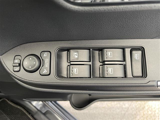 タント カスタムＲＳ　禁煙車　社外ナビ　Ｂカメラ　ハーフレザーシート　両側パワスラ　スマアシ　電動パーキングブレーキ　オートブレーキホールド　スマートキー　プッシュスタート　ＥＴＣ　オートマチックハイビーム　本革巻きステア（10枚目）