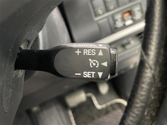 ノア ハイブリッドＳｉ　ダブルバイビー　禁煙車　トヨタセーフティセンスＣ　純正後席モニター　モデリスタエアロ　純正９インチナビ　Ｂｌｕｅｔｏｏｔｈ　フルセグＴＶ　ＥＴＣ　全席オートパワーウィンドウ　両側パワースライドドア　純正フロアマット（10枚目）