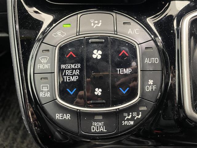 ノア ハイブリッドＳｉ　ダブルバイビー　禁煙車　トヨタセーフティセンスＣ　純正後席モニター　モデリスタエアロ　純正９インチナビ　Ｂｌｕｅｔｏｏｔｈ　フルセグＴＶ　ＥＴＣ　全席オートパワーウィンドウ　両側パワースライドドア　純正フロアマット（17枚目）