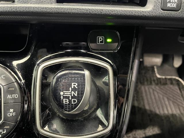 ノア ハイブリッドＳｉ　ダブルバイビー　禁煙車　トヨタセーフティセンスＣ　純正後席モニター　モデリスタエアロ　純正９インチナビ　Ｂｌｕｅｔｏｏｔｈ　フルセグＴＶ　ＥＴＣ　全席オートパワーウィンドウ　両側パワースライドドア　純正フロアマット（18枚目）