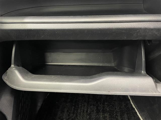 ノア ハイブリッドＳｉ　ダブルバイビー　禁煙車　トヨタセーフティセンスＣ　純正後席モニター　モデリスタエアロ　純正９インチナビ　Ｂｌｕｅｔｏｏｔｈ　フルセグＴＶ　ＥＴＣ　全席オートパワーウィンドウ　両側パワースライドドア　純正フロアマット（20枚目）