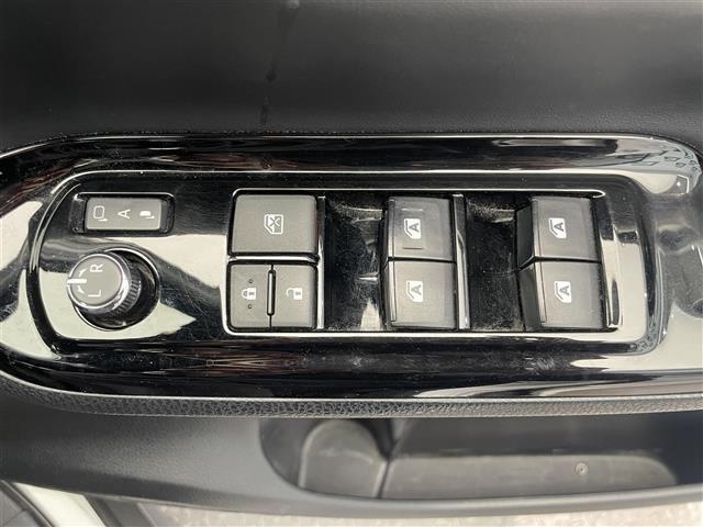 ノア ハイブリッドＳｉ　ダブルバイビー　禁煙車　トヨタセーフティセンスＣ　純正後席モニター　モデリスタエアロ　純正９インチナビ　Ｂｌｕｅｔｏｏｔｈ　フルセグＴＶ　ＥＴＣ　全席オートパワーウィンドウ　両側パワースライドドア　純正フロアマット（21枚目）