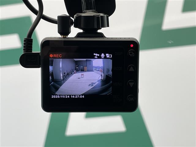 パッソ モーダ　チャーム　禁煙車　純正ディーラーオプションナビ　全周囲カメラ　前後ドライブレコーダー　ＥＴＣ　スマートアシストＩＩＩ　前後コーナーセンサー　ＬＥＤヘッドライト　オートマチックハイビーム　純正フロアマット（3枚目）