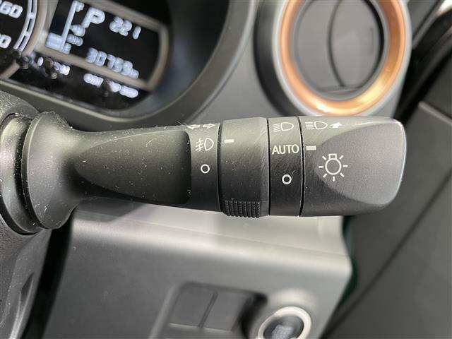 パッソ モーダ　チャーム　禁煙車　純正ディーラーオプションナビ　全周囲カメラ　前後ドライブレコーダー　ＥＴＣ　スマートアシストＩＩＩ　前後コーナーセンサー　ＬＥＤヘッドライト　オートマチックハイビーム　純正フロアマット（9枚目）