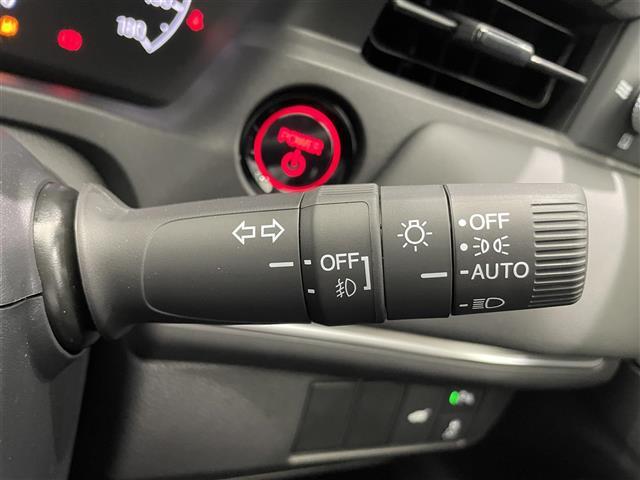 ヴェゼル ｅ：ＨＥＶ　Ｚ　Ｈｏｎｄａ　ＣＯＮＮＥＣＴディスプレー　ホンダセンシング　ワイヤレス充電器　バックカメラ　ブラインドスポットモニター　アダプティブドライビングビーム　後退出庫サポート　パワーテールゲート（12枚目）