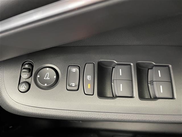 ヴェゼル ｅ：ＨＥＶ　Ｚ　Ｈｏｎｄａ　ＣＯＮＮＥＣＴディスプレー　ホンダセンシング　ワイヤレス充電器　バックカメラ　ブラインドスポットモニター　アダプティブドライビングビーム　後退出庫サポート　パワーテールゲート（14枚目）