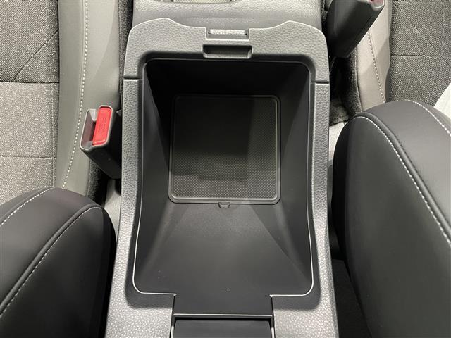 ヴェゼル ｅ：ＨＥＶ　Ｚ　Ｈｏｎｄａ　ＣＯＮＮＥＣＴディスプレー　ホンダセンシング　ワイヤレス充電器　バックカメラ　ブラインドスポットモニター　アダプティブドライビングビーム　後退出庫サポート　パワーテールゲート（19枚目）