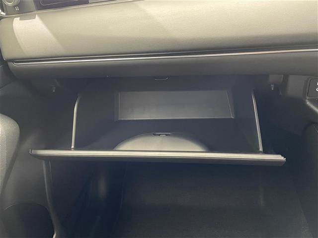 ヴェゼル ｅ：ＨＥＶ　Ｚ　Ｈｏｎｄａ　ＣＯＮＮＥＣＴディスプレー　ホンダセンシング　ワイヤレス充電器　バックカメラ　ブラインドスポットモニター　アダプティブドライビングビーム　後退出庫サポート　パワーテールゲート（20枚目）