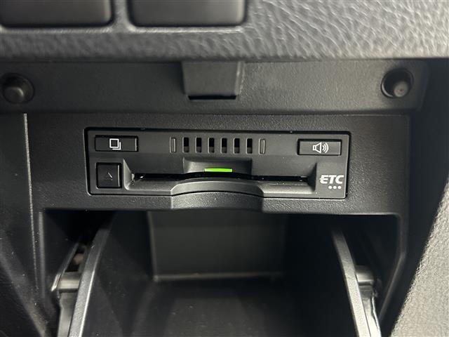 アルファード ２．５Ｓ　純正ナビ　バックカメラ　フリップダウンモニター　トヨタセーフティセンス・プリクラッシュセーフティー・レーントレーシングアシスト・レーダークルーズコントロール・ロードサインアシスト　ＬＥＤヘッドライト（4枚目）