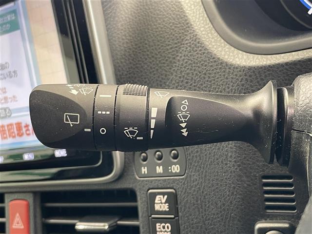 エスクァイア ハイブリッドGi 禁煙車 純正SDナビ Bluetooth フルセグTV バックモニター トヨタセーフティセンス 両側パワースライドドア 純正前後ドライブレコーダー ビルトインETC 前席シートヒーター(7枚目)