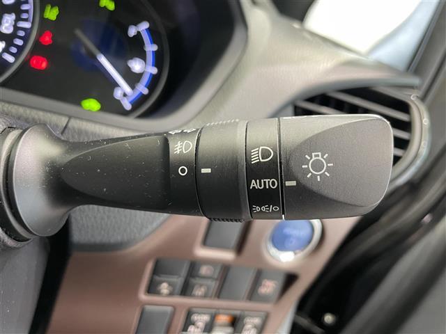 エスクァイア ハイブリッドGi 禁煙車 純正SDナビ Bluetooth フルセグTV バックモニター トヨタセーフティセンス 両側パワースライドドア 純正前後ドライブレコーダー ビルトインETC 前席シートヒーター(8枚目)