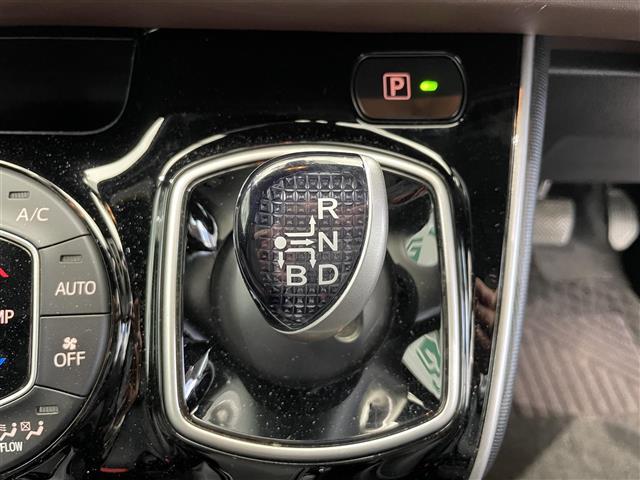 エスクァイア ハイブリッドGi 禁煙車 純正SDナビ Bluetooth フルセグTV バックモニター トヨタセーフティセンス 両側パワースライドドア 純正前後ドライブレコーダー ビルトインETC 前席シートヒーター(20枚目)