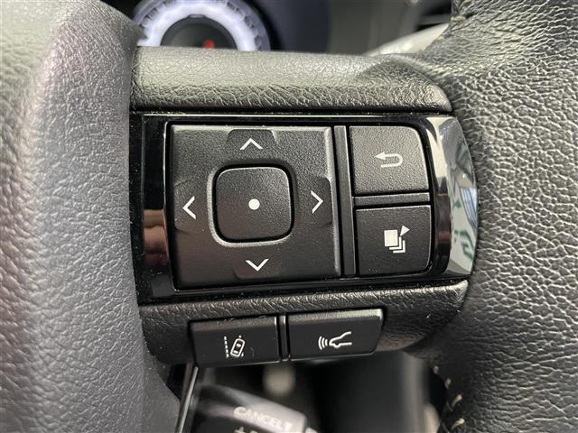 ハイラックス Z ブラックラリーエディション 禁煙車 バックカメラ 社外ナビ フルセグTV Bluetooth 衝突軽減 クルーズコントロール 社外アルミホイール 本革ステアリング ETC ソフトトノカバー フロントフォグランプ 純正フロアマット(8枚目)