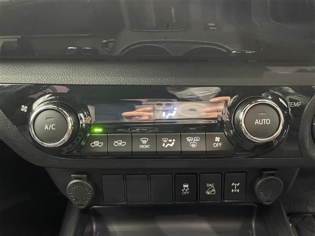 ハイラックス Z ブラックラリーエディション 禁煙車 バックカメラ 社外ナビ フルセグTV Bluetooth 衝突軽減 クルーズコントロール 社外アルミホイール 本革ステアリング ETC ソフトトノカバー フロントフォグランプ 純正フロアマット(18枚目)