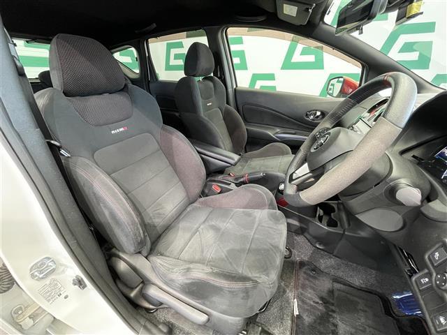 ノート e-パワーニスモ ナビ ワンセグ 全方位カメラ デジタルインナーミラー 衝突軽減ブレーキ 横滑り防止 本革巻きステアリング 前後ドライブレコーダー ETC 純正アルミホイール フロアマット 電動格納ミラー LEDヘッド(22枚目)