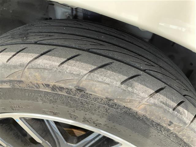 ノート e-パワーニスモ ナビ ワンセグ 全方位カメラ デジタルインナーミラー 衝突軽減ブレーキ 横滑り防止 本革巻きステアリング 前後ドライブレコーダー ETC 純正アルミホイール フロアマット 電動格納ミラー LEDヘッド(41枚目)