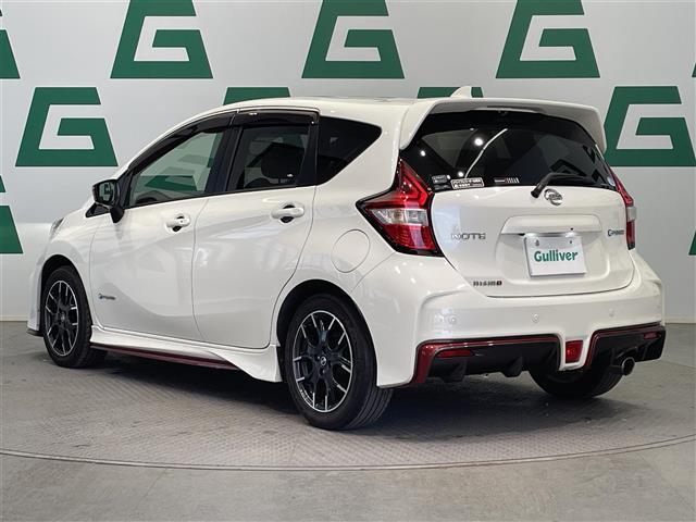 ノート e-パワーニスモ ナビ ワンセグ 全方位カメラ デジタルインナーミラー 衝突軽減ブレーキ 横滑り防止 本革巻きステアリング 前後ドライブレコーダー ETC 純正アルミホイール フロアマット 電動格納ミラー LEDヘッド(43枚目)