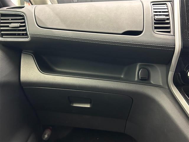 セレナ e-パワー ハイウェイスターV アラウンドビューモニター エマージェンシーブレーキ 両側パワースライドドア 8インチナビ パーキングアシスト クルーズコントロール シートヒーター ステアリングヒーター ドライブレコーダー ETC(17枚目)