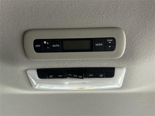 セレナ e-パワー ハイウェイスターV アラウンドビューモニター エマージェンシーブレーキ 両側パワースライドドア 8インチナビ パーキングアシスト クルーズコントロール シートヒーター ステアリングヒーター ドライブレコーダー ETC(19枚目)