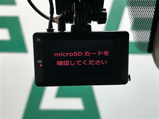 ハイエースバン スーパーGL ダーク プライムII パノラミックビューモニター ベッドキット デジタルインナーミラー 純正ナビ フルセグ Bluetooth ETC プリクラッシュセーフティ MOMOステアリング スマートキー ドライブレコーダー(3枚目)