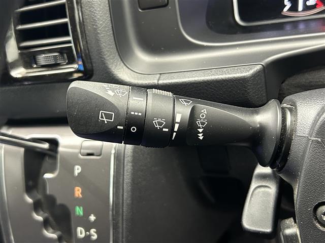 ハイエースバン スーパーGL ダーク プライムII パノラミックビューモニター ベッドキット デジタルインナーミラー 純正ナビ フルセグ Bluetooth ETC プリクラッシュセーフティ MOMOステアリング スマートキー ドライブレコーダー(7枚目)