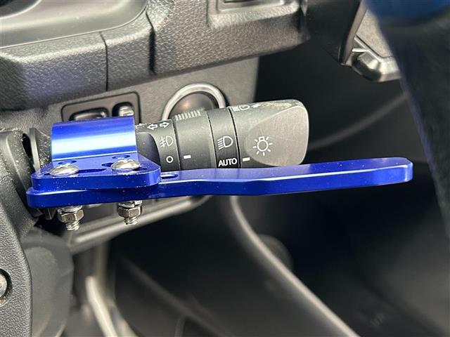 ハイエースバン スーパーGL ダーク プライムII パノラミックビューモニター ベッドキット デジタルインナーミラー 純正ナビ フルセグ Bluetooth ETC プリクラッシュセーフティ MOMOステアリング スマートキー ドライブレコーダー(8枚目)