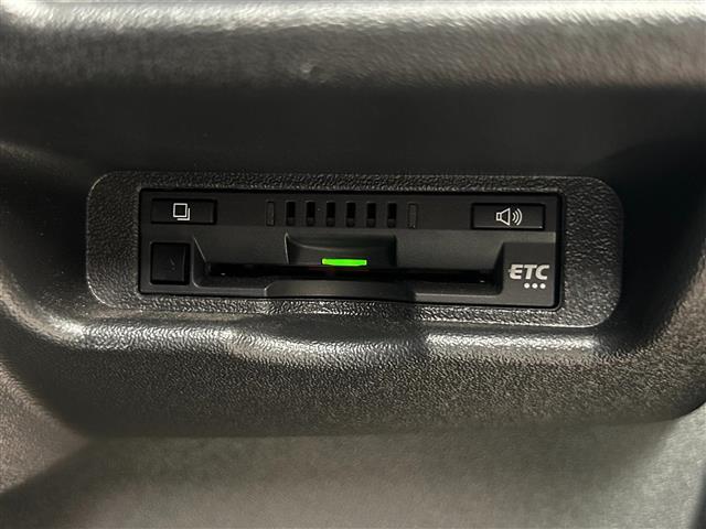 ハイエースバン スーパーGL ダーク プライムII パノラミックビューモニター ベッドキット デジタルインナーミラー 純正ナビ フルセグ Bluetooth ETC プリクラッシュセーフティ MOMOステアリング スマートキー ドライブレコーダー(15枚目)