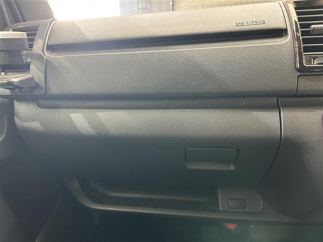 ハイエースバン スーパーGL ダーク プライムII パノラミックビューモニター ベッドキット デジタルインナーミラー 純正ナビ フルセグ Bluetooth ETC プリクラッシュセーフティ MOMOステアリング スマートキー ドライブレコーダー(18枚目)