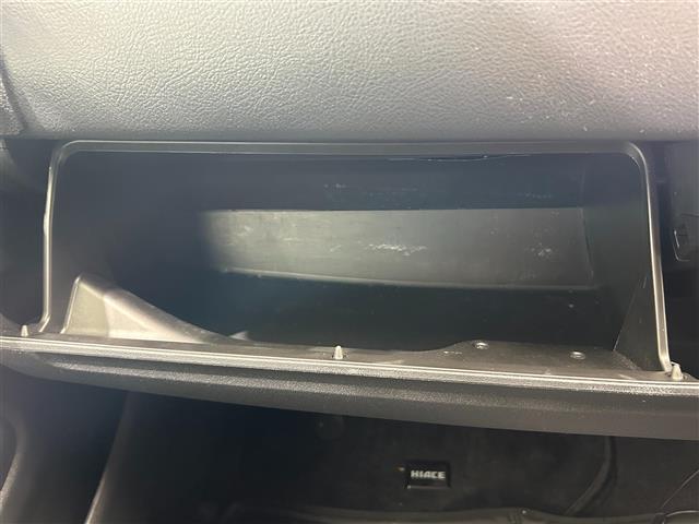 ハイエースバン スーパーGL ダーク プライムII パノラミックビューモニター ベッドキット デジタルインナーミラー 純正ナビ フルセグ Bluetooth ETC プリクラッシュセーフティ MOMOステアリング スマートキー ドライブレコーダー(19枚目)