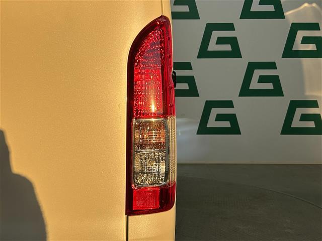 ハイエースバン スーパーGL ダーク プライムII パノラミックビューモニター ベッドキット デジタルインナーミラー 純正ナビ フルセグ Bluetooth ETC プリクラッシュセーフティ MOMOステアリング スマートキー ドライブレコーダー(37枚目)
