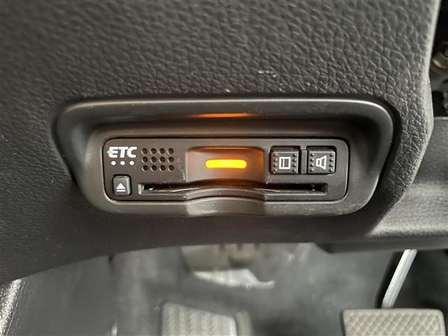 ヴェゼル ハイブリッドZ・ホンダセンシング バックモニター 純正ナビ Bluetooth フルセグTV ホンダセンシング 衝突軽減ブレーキ 横滑り防止 前席シートヒーター ドライブレコーダー ETC ルーフレール 電動パーキングブレーキ(4枚目)