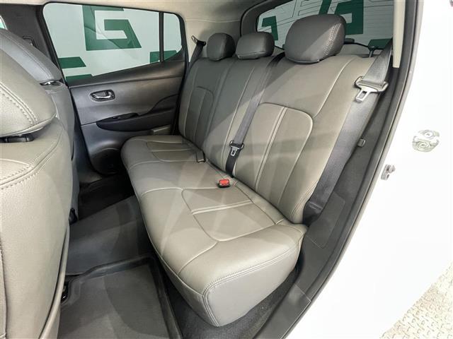 リーフ X Vセレクション 禁煙車 純正7インチナビ プロパイロット アラウンドビューカメラ デジタルインナーミラー ETC ドライブレコーダー 前後コーナーセンサー シートヒーター ステアリングヒーター 純正フロアマット(26枚目)
