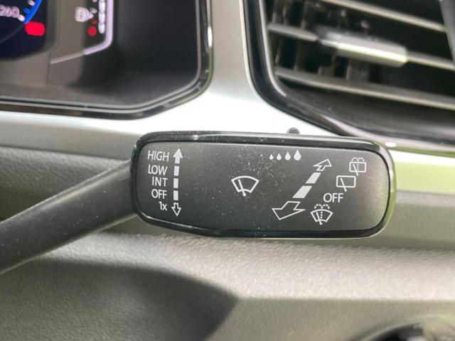 T-ロック TSIアクティブ 新品タイヤ/保証書/純正 SDナビ/衝突安全装置/車線逸脱防止支援システム/パーキングアシスト 自動操舵/ヘッドランプ LED/ETC/EBD付ABS/横滑り防止装置/アイドリングストップ(16枚目)