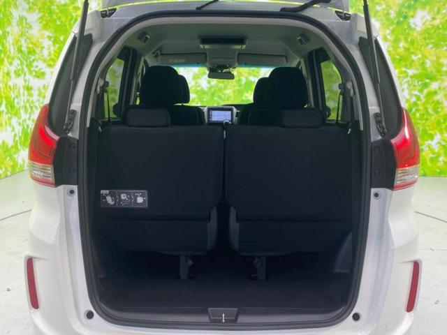 フリード Ｇブラックスタイル　新品タイヤ／保証書／純正　１０インチ　ＳＤナビ／フリップダウンモニター　純正　１０．１インチ／ホンダセンシング／両側電動スライドドア／シートヒーター　前席／車線逸脱防止支援システム　バックカメラ（21枚目）