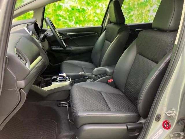 フィットハイブリッド ハイブリッド・Ｌパッケージ　新品タイヤ／保証書／純正　ＳＤナビ／シート　ハーフレザー／ヘッドランプ　ＬＥＤ／Ｂｌｕｅｔｏｏｔｈ接続／ＥＴＣ／ＥＢＤ付ＡＢＳ／横滑り防止装置／アイドリングストップ／バックモニター／ワンセグＴＶ（7枚目）