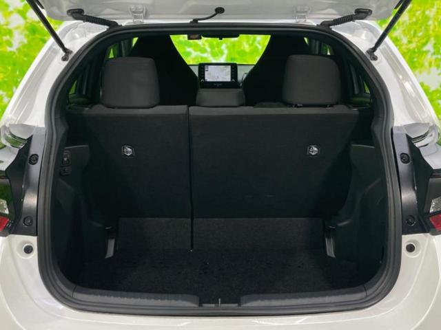 ヤリス ハイブリッドG 新品タイヤ/保証書/ディスプレイオーディオ+ナビ8インチ/トヨタセーフティセンス/パノラミックビューモニター/車線逸脱防止支援システム/ドライブレコーダー 前後/USBジャック 衝突被害軽減システム(19枚目)