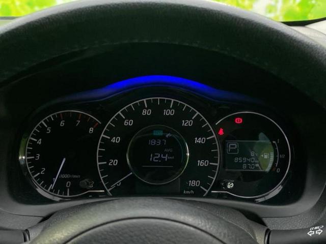 ノート メダリスト 新品タイヤ/保証書/アラウンドビューモニター/シート ハーフレザー/ETC/EBD付ABS/アイドリングストップ/エアバッグ 運転席/エアバッグ 助手席/パワーウインドウ/エンジンスタートボタン(11枚目)