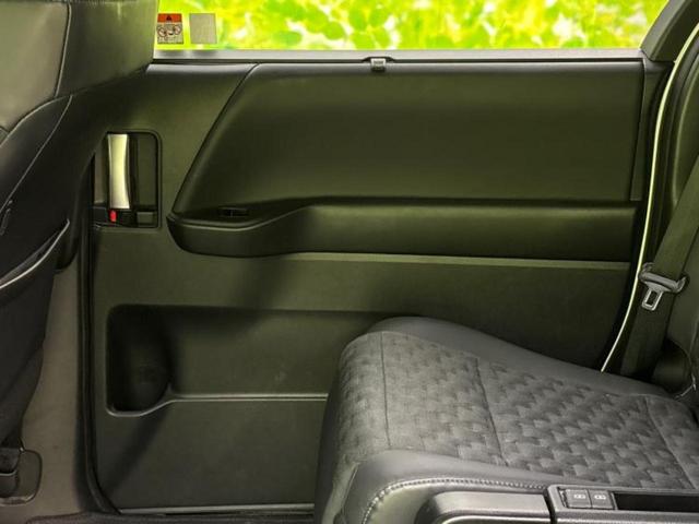 ヴォクシー ハイブリッドＳ－Ｚ　保証書／純正　１０インチ　ＳＤナビ／フリップダウンモニター　純正　１２．８インチ／衝突安全装置／両側電動スライドドア／シートヒーター　前席／車線逸脱防止支援システム／シート　ハーフレザー　バックカメラ（23枚目）
