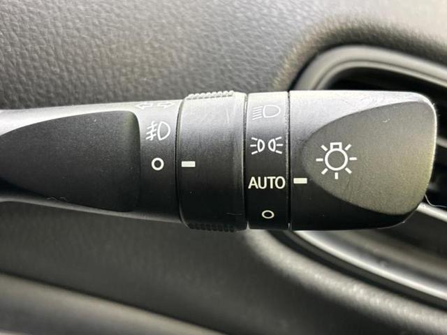 プリウス S 新品タイヤ/保証書/純正 SDナビ/トヨタセーフティセンス/ヘッドランプ LED/Bluetooth接続/ETC/EBD付ABS/横滑り防止装置/アイドリングストップ/フルセグTV/DVD DVD再生(16枚目)