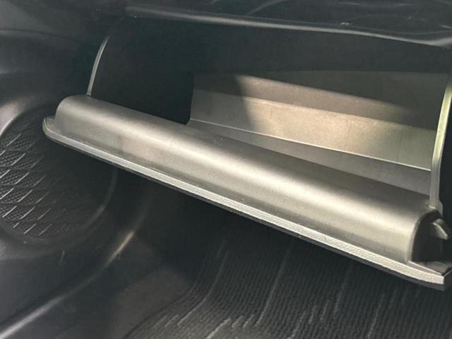 プリウス S 新品タイヤ/保証書/純正 SDナビ/トヨタセーフティセンス/ヘッドランプ LED/Bluetooth接続/ETC/EBD付ABS/横滑り防止装置/アイドリングストップ/フルセグTV/DVD DVD再生(35枚目)