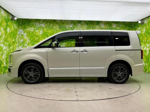 デリカD:5 4WDアーバンギアGパワーパッケージ 新品タイヤ/保証書/純正 10インチ SDナビ/フリップダウンモニター 純正 9インチ/衝突安全装置/両側電動スライドドア/シートヒーター/マルチアラウンドモニター/車線逸脱防止支援システム 革シート(2枚目)