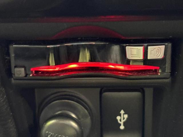 デリカD:5 4WDアーバンギアGパワーパッケージ 新品タイヤ/保証書/純正 10インチ SDナビ/フリップダウンモニター 純正 9インチ/衝突安全装置/両側電動スライドドア/シートヒーター/マルチアラウンドモニター/車線逸脱防止支援システム 革シート(27枚目)