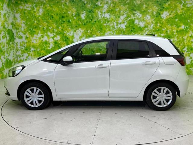 フィット ベーシック 新品タイヤ/社外 SDナビ/衝突安全装置/車線逸脱防止支援システム/Bluetooth接続/ETC/EBD付ABS/横滑り防止装置/クルーズコントロール/バックモニター/エアバッグ 運転席(2枚目)