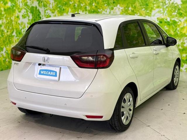 フィット ベーシック 新品タイヤ/社外 SDナビ/衝突安全装置/車線逸脱防止支援システム/Bluetooth接続/ETC/EBD付ABS/横滑り防止装置/クルーズコントロール/バックモニター/エアバッグ 運転席(3枚目)