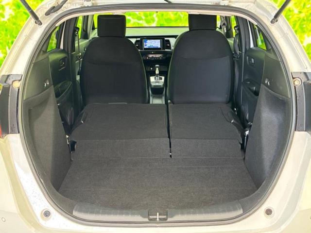 フィット ベーシック 新品タイヤ/社外 SDナビ/衝突安全装置/車線逸脱防止支援システム/Bluetooth接続/ETC/EBD付ABS/横滑り防止装置/クルーズコントロール/バックモニター/エアバッグ 運転席(19枚目)